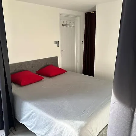 Dependance De 45m2 A Louer Apartament Saint-Vite