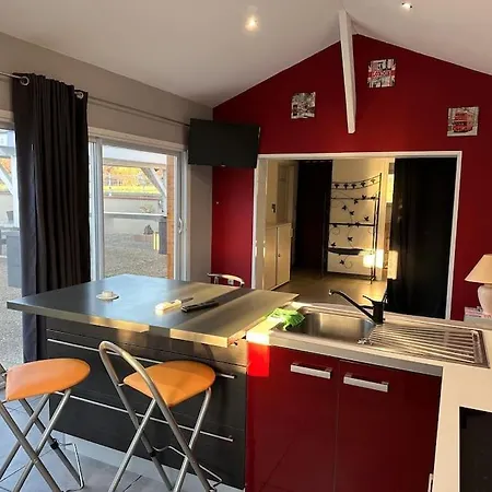 Апартаменты Dependance De 45m2 A Louer Saint-Vite