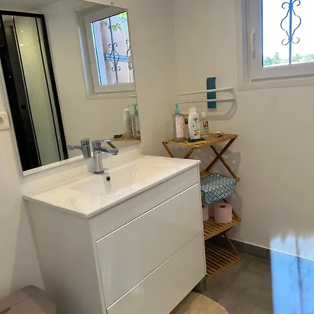Dependance De 45m2 A Louer Saint-Vite