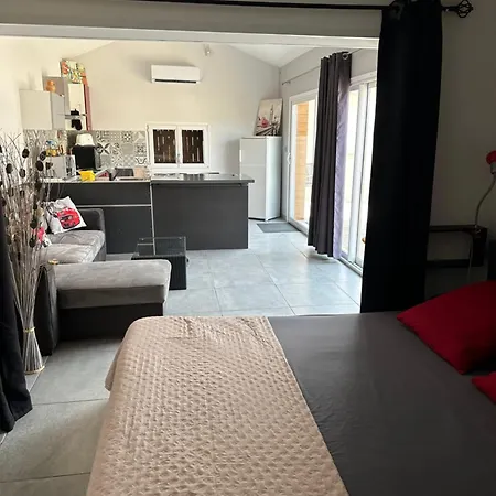 Dependance De 45m2 A Louer Saint-Vite