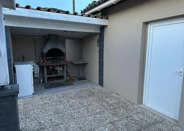 Dependance De 45m2 A Louer * Saint-Vite