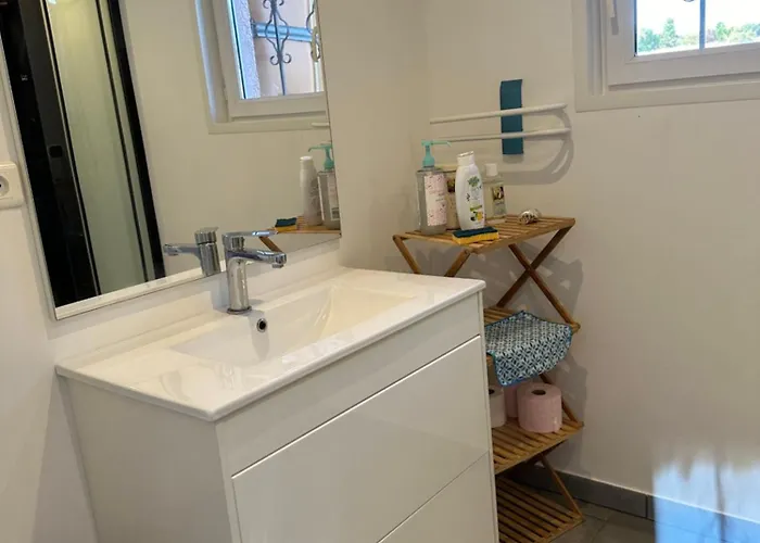 Dependance De 45m2 A Louer Saint-Vite